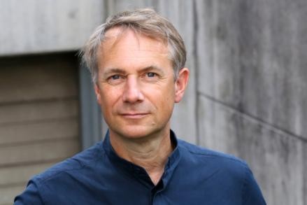 Jo Lendle (c) Heike Bogenberger Jo Lendle blickt in die Kamera