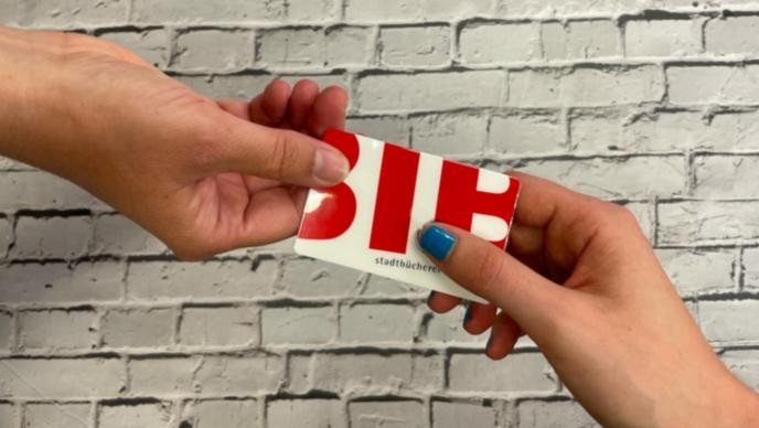 Anmeldung und Ausleihe Übergabe eines Büchereiausweises