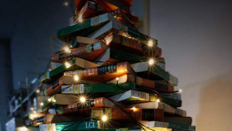 Weihnachtsbaum aus Büchern